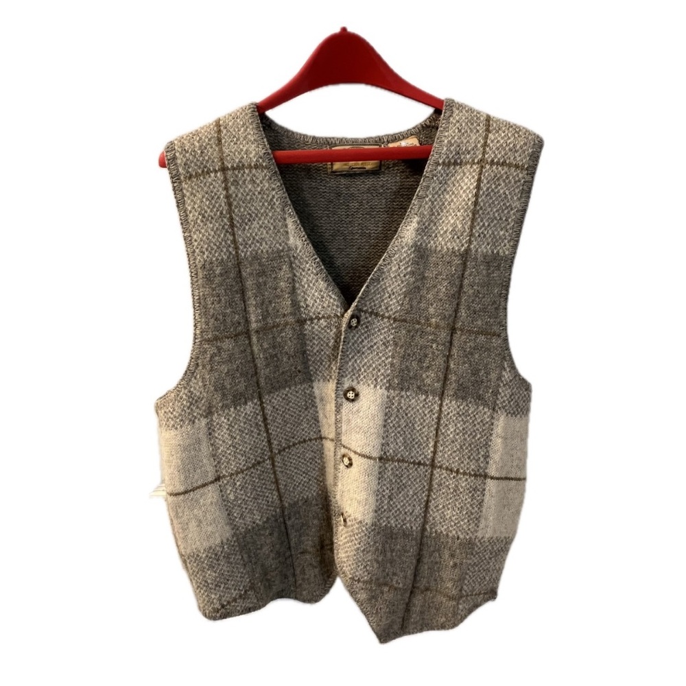 New River Co knit vest, heathered gray, size large.  Good used condition.